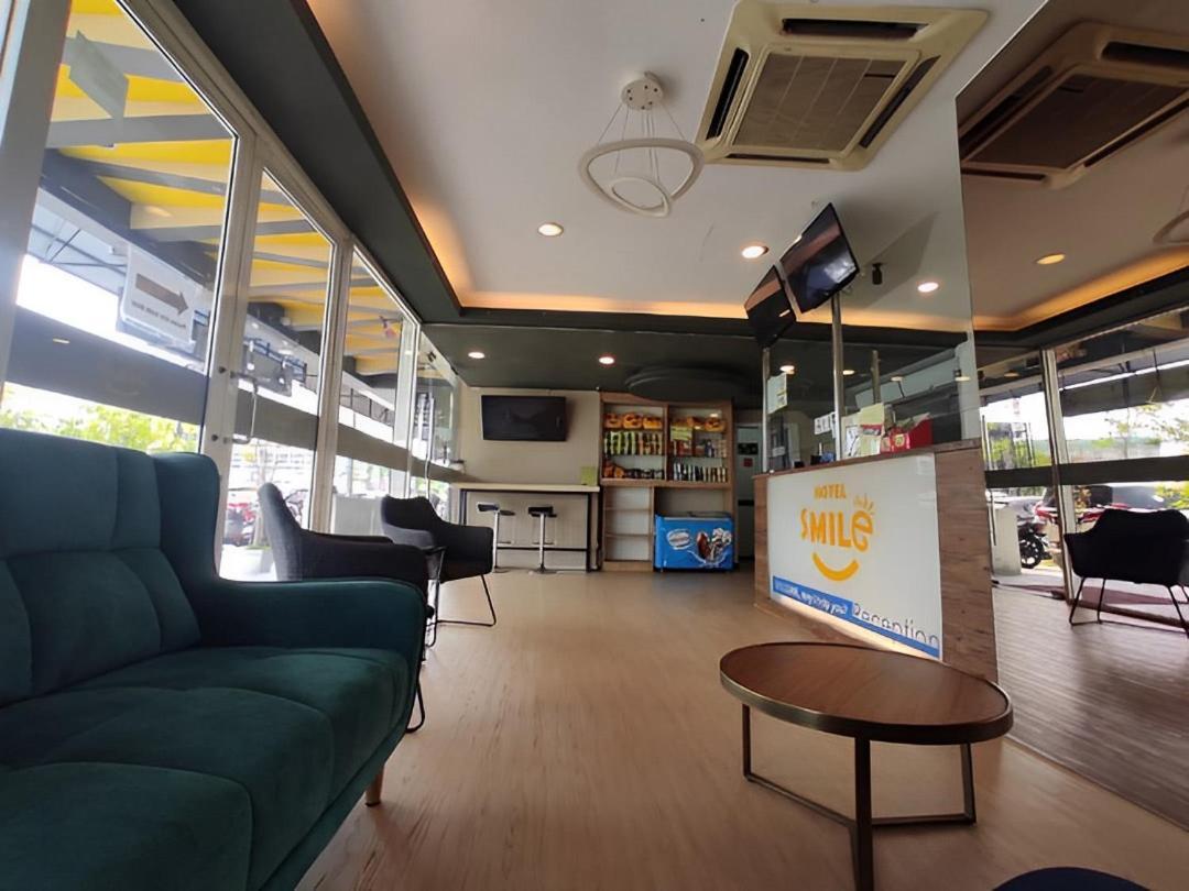 Smile Hotel C180 Cheras Selatan Balakong Kajang Luaran gambar